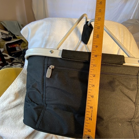 BNWT Foldable heavy lined cooler/picnic basket. - Picture 8 of 16
